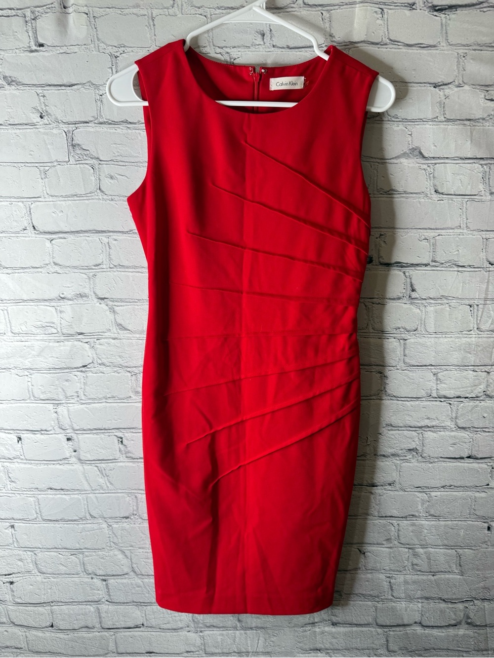 Calvin Klein Red Sleeveless Sheath Dress size 2p